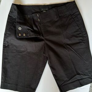 Ann Taylor women’s sz6  black dress shorts with front side pockets / 2 ba…